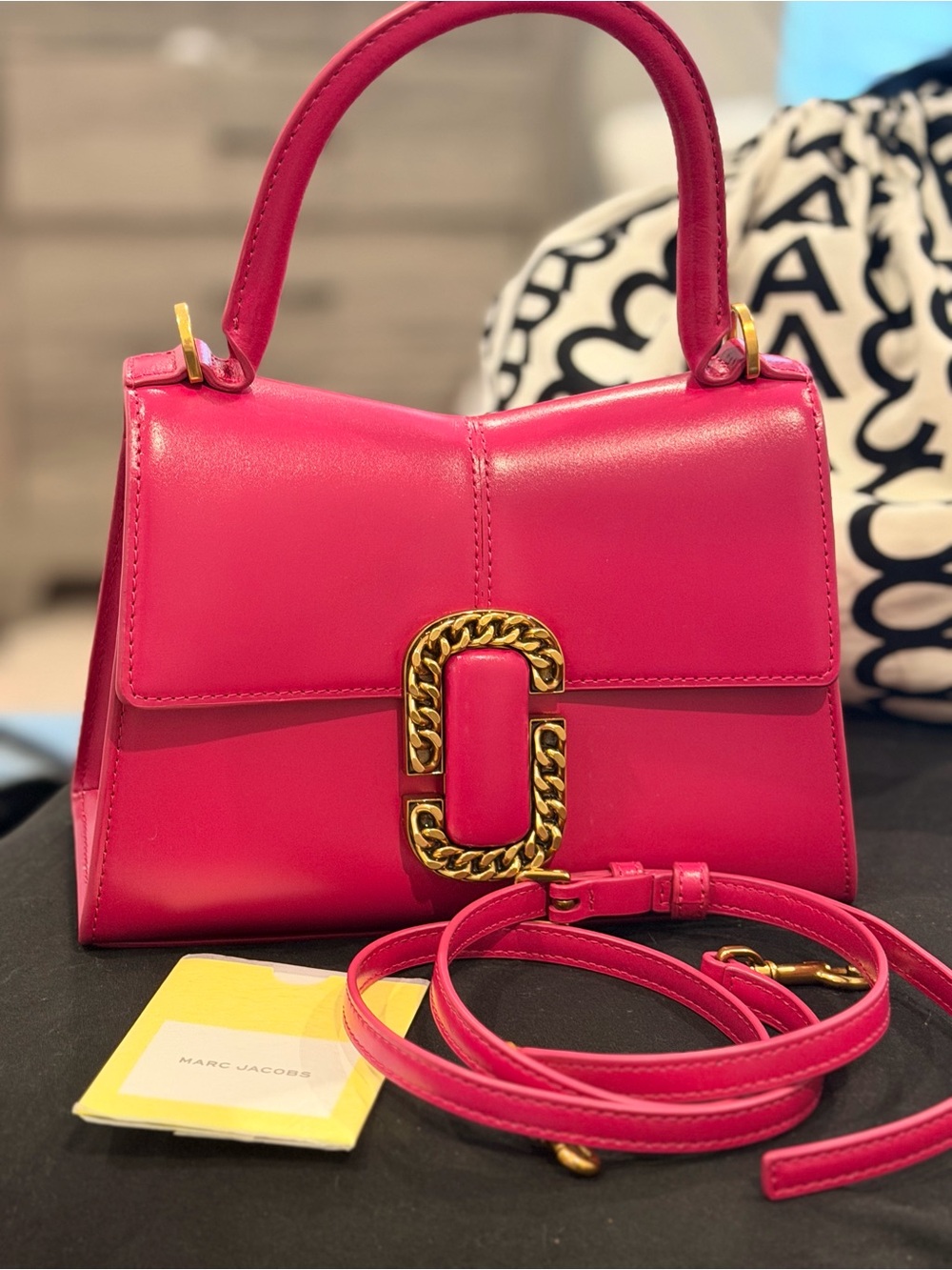 Marc Jacobs Vibrant Pink Leather Crossbody with Gold Chain Buckle - Picture 2 of 4